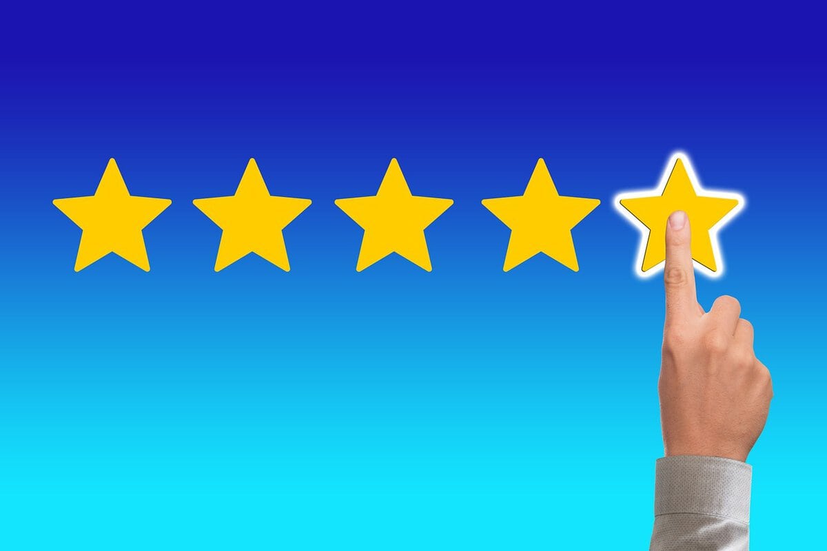Five-star guest review graphic