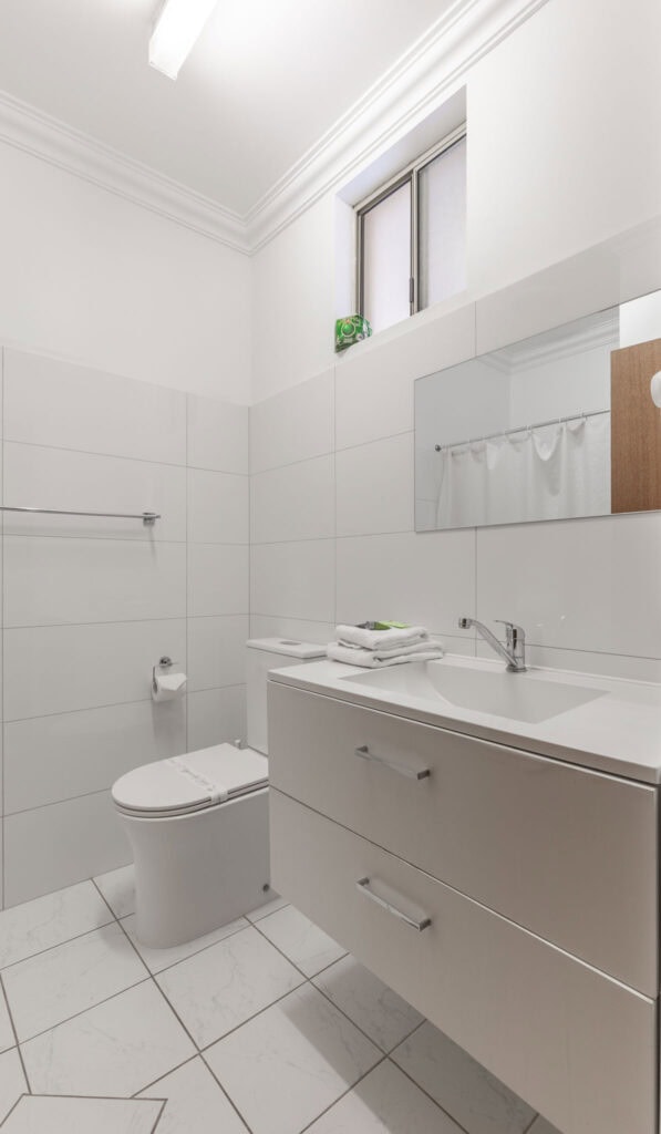 twin share bathroom
